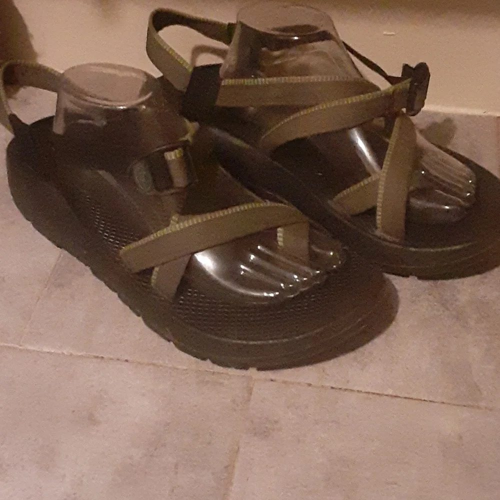 CHACO   sandalia  size  12 men  en - Picture 2 of 5